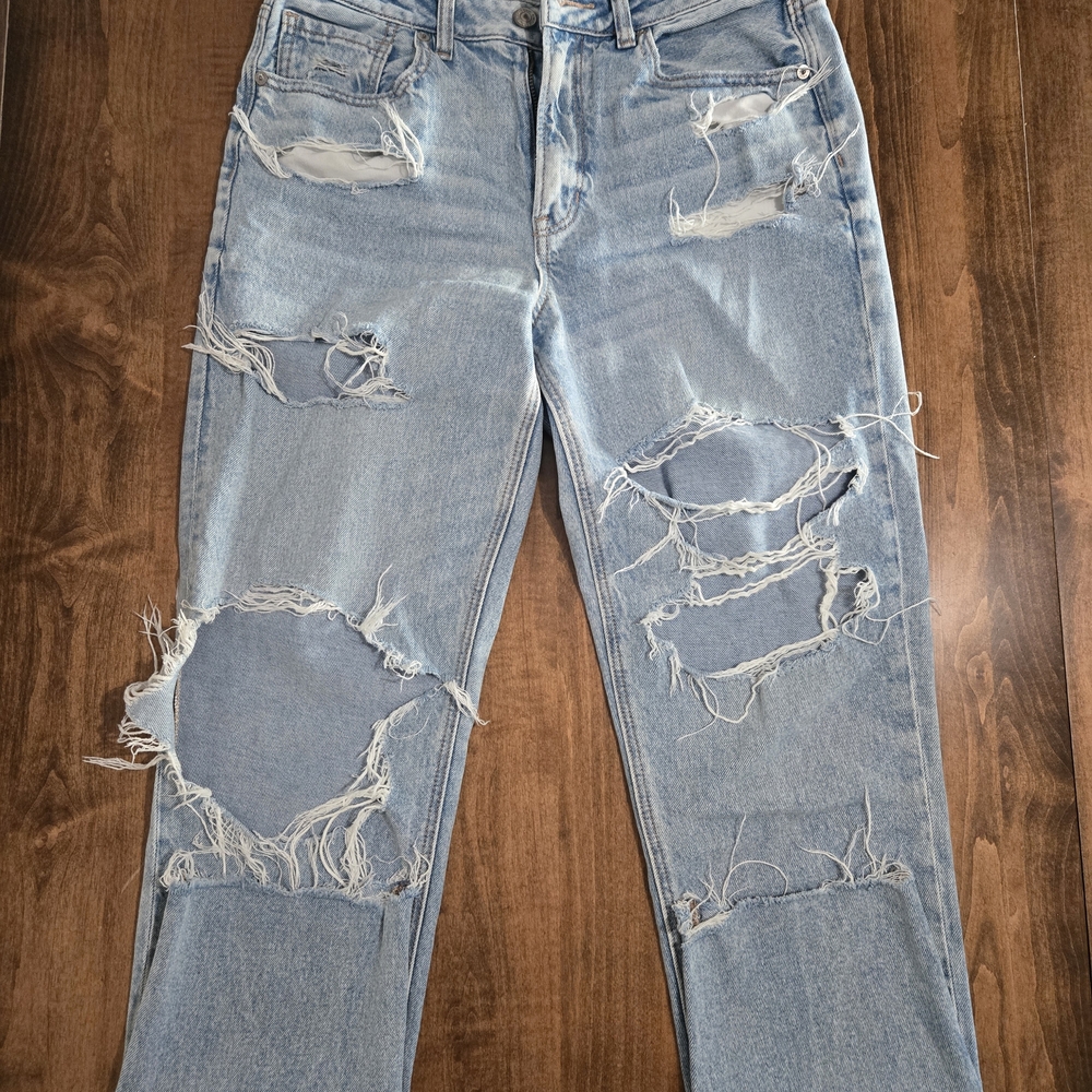 American Eagle Mom Jean With Distressing